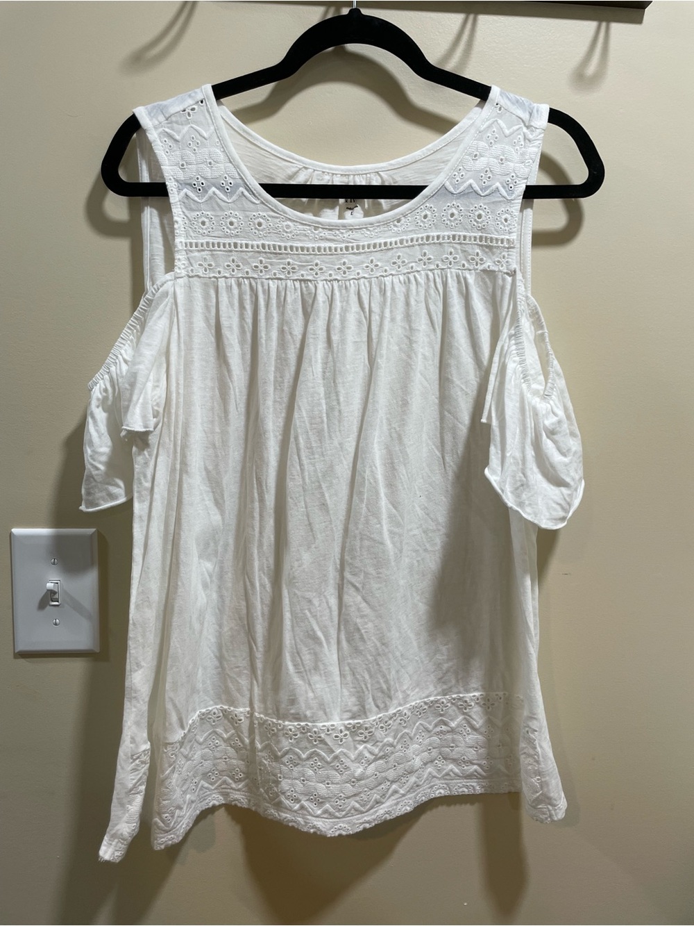crown & ivy White Cold-Shoulder Eyelet Blouse